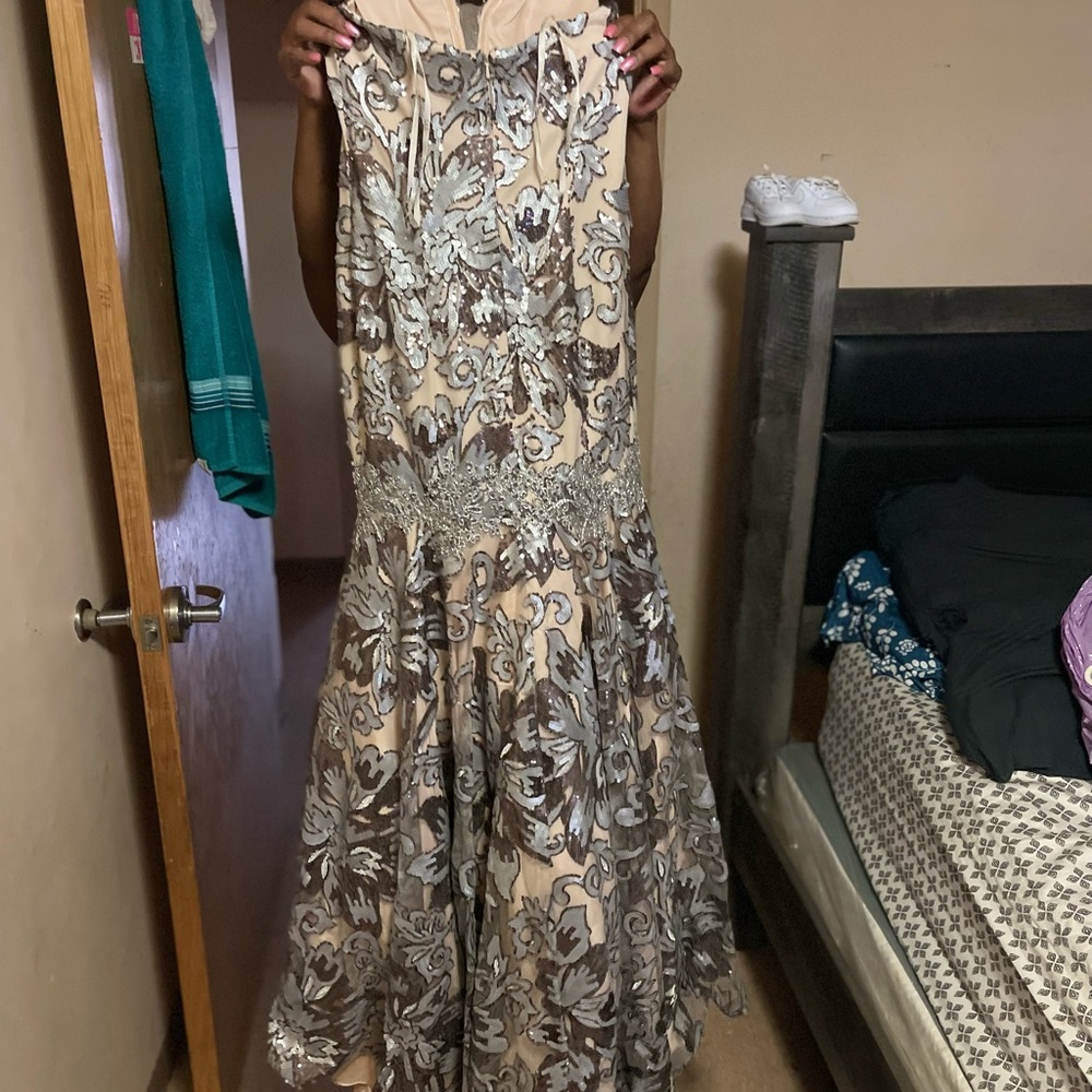 PROM DRESS - Picture 5 of 6
